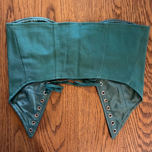 Lioness Corset Top - Picture 4 of 4